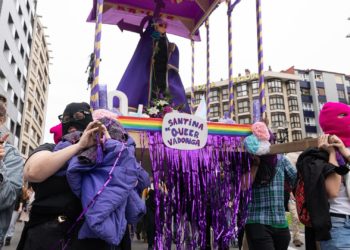 La denuncia de Abogados Cristianos prospera: la Justicia abre diligencias por la ‘Santina Queer’