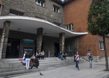 Tres alumnas de la Universidad de Oviedo denuncian a un joven que entró en el aula y les realizó tocamientos