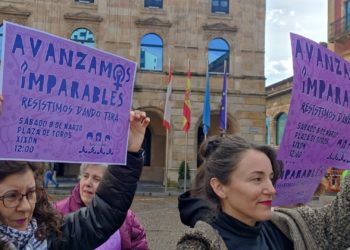El Movimiento Feminista saca brillo a sus estandartes para la cita del 8M en Gijón: «Seguiremos avanzando, imparables»