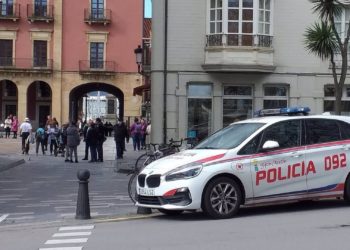 Un hombre agrede a un agente de la Policía Local de Gijón en el transcurso de una discusión de pareja