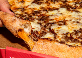 ¡Pizza gratis! Esta popular pizzería repartirá este jueves porciones gratis en Asturias