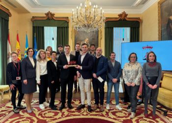 Una delegación institucional de la población transilvana de Satu Mare visita Gijón