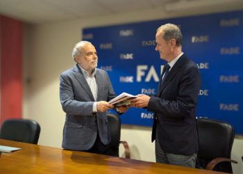 Ferreira presenta los avales para optar a presidir FADE y acusa a María Calvo de actuar de forma «retorcida»