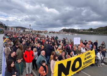 Tensión en Ribadesella por el cierre del puente: los vecinos se movilizan y el Gobierno defiende la actuación