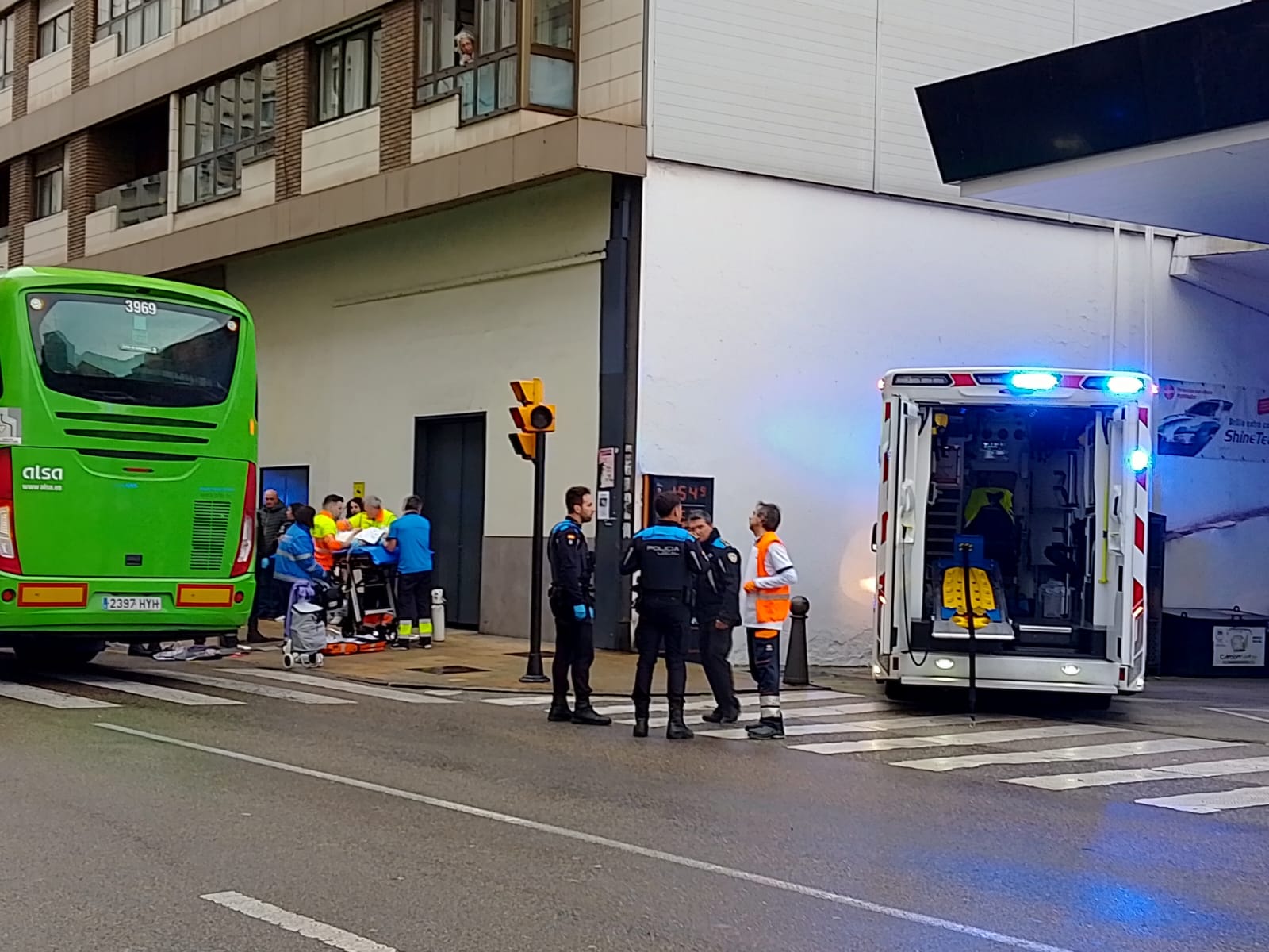 Una mujer de 80 años es atropellada por un autocar en Laviada - miGijón