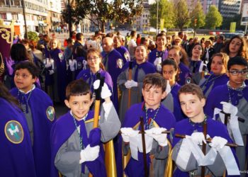 El futuro de las procesiones en Gijón: «Los niños y jóvenes también formamos parte de la Semana Santa»
