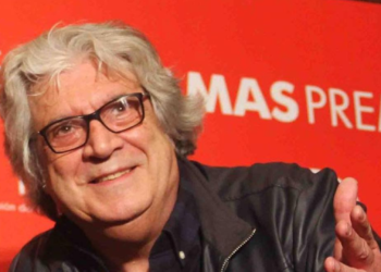 Fallece Alberto Toyos, inconfundible voz de la música en Asturias