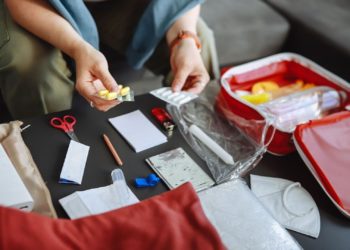 ¿Necesidad o exageración? Tras el apagón, los gijoneses opinan sobre el kit de emergencia… Y sorprenden