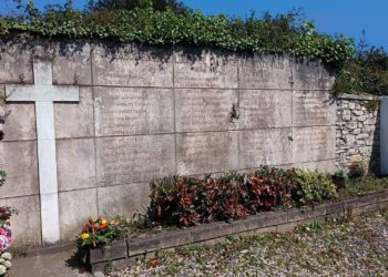 Sin dejar rastro… CEGISA retira la polémica placa instalada sin permiso en Jove por Vox