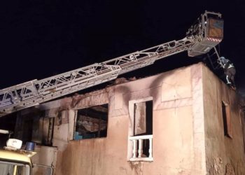 Un hombre pierde la vida y otro resulta herido leve en un incendio ocurrido en una vivienda en Salas