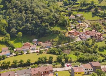 Un hombre de 82 años fallece en Aller al caer desde una gran altura al cauce del río Negro