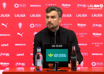 La derrota con el Tenerife lleva al Sporting a no aguantar más a Albés