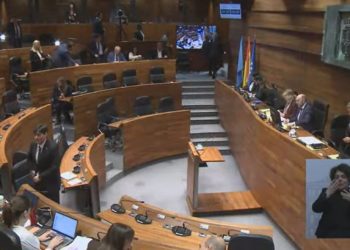 El PP abandona el Pleno tras la expulsión de Cuervas-Mons por desobedecer al presidente de la Cámara