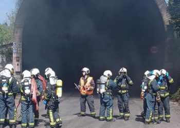 Una veintena de bomberos inaugura el nuevo programa de formación en seguridad en túneles en Asturias