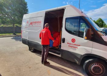 Everest: la tintorería familiar de Gijón donde poner a punto la ropa de ceremonia