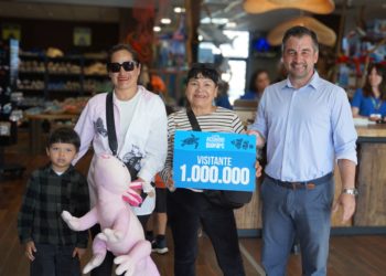 Azhariel, un niño de 5 años que celebraba su cumpleaños, es el visitante un millón del Acuario