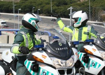 Un choque entre dos turismos deja a una mujer y a un menor heridos en la ‘Minera’, en Langreo