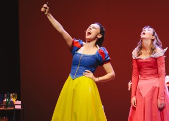 La actriz gijonesa Katia Borlado vuelve a casa con la obra ‘No me toques el cuento’: «Me hace extremadamente feliz»