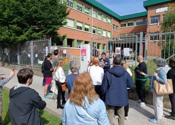 El ‘Lydia Crucis’ por la huelga de maestros recorre Gijón: «Que se siente en serio a negociar y no intente reírse de nosotros»