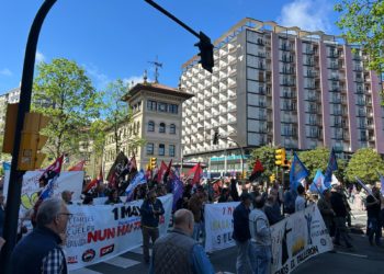 Gijón salió a la calle el ‘Primeru Mayu’ para denunciar el aumento del gasto militar