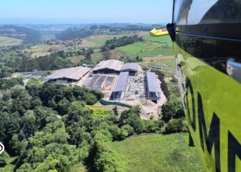 Tragedia laboral en Coaña: tres trabajadores pierden la vida al desplomarse sobre ellos una nave agrícola