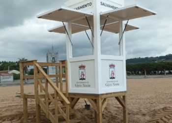 El Arbeyal estrena su nueva torre de salvamento temporal… Y Poniente podría seguir sus pasos