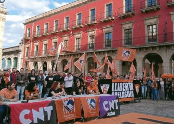 GALERÍA | Gijón vuelve a alzar la voz en defensa de ‘Las 6 de La Suiza’: «¡No estáis solas!»