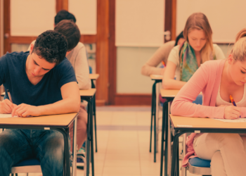 Polémica en las oposiciones de Inglés en Asturias: el error en un tema obliga a repetir parte del examen