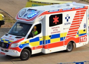 Herida de consideración una mujer que se precipitó desde un desnivel en Langreo