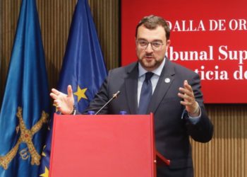 Barbón respalda a Sánchez: “Hay que llegar hasta el final y depurar responsabilidades, caiga quien caiga”