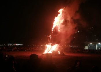 Gijón cuenta las horas para ‘arder’ por San Juan, pero… ¿Por qué se prende la hoguera… Y cuál de ellas elegir?