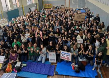 Así se ha vivido el encierro de profesores en el IES ‘Fernández Vallín’: «Estamos unidos y seguiremos luchado»