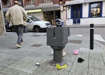 XIXONAES | ¿Vandalismo fecal… O urgente necesidad de papeleras cerradas?