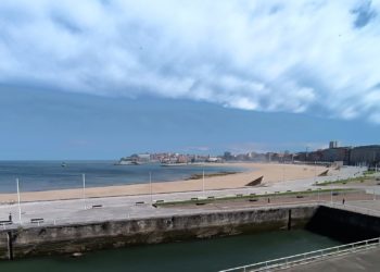 Hallan el cuerpo sin vida de un hombre de 88 años en la playa de Poniente