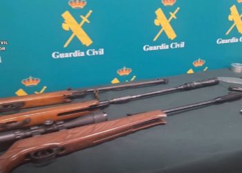 Detienen a un corverano que encañonó a un repartidos con una pistola y almacenaba varias armas en su hogar
