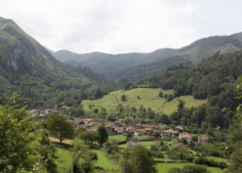 La desorientación de un montañero activó un operativo de rescate bajo la niebla en Piloña
