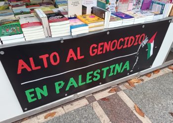 La denuncia del genocidio en Palestina se hace visible en el puesto de La Revoltosa: «Queremos que se vea y se entienda»