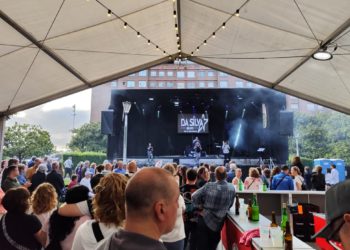 Laviada vive el día grande de sus fiestas con la entrega de los ‘bollos preñaos’ y botellas de sidra a los socios