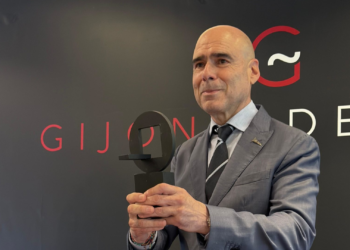 Homenaje a la «familia» grupista en la entrega del Premio Gijonés del Año