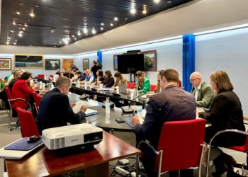 Acercamiento sin pacto: siete horas de reunión no bastan para frenar la huelga docente