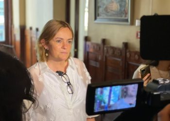 Tomé pide al Principado frenar el desalojo de 14 familias en un edificio de la SAREB en Gijón