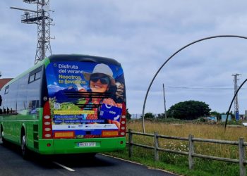 Verano sobre ruedas: 31 rutas para llegar en bus a playas y naturaleza en Asturias