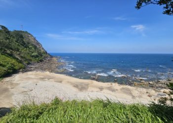La Espasa, Salinas, Arnao, La Ñora…Treinta playas asturianas ya cuentan con desfibriladores
