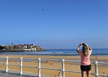 «¡Eso tiene que ser supersónico, o algo!»: el ‘Typhoon’ del Ejército del Aire ya sobrevuela Gijón