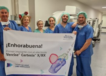 El HUCA realiza la primera implantación en España del dispositivo más avanzado para tratar el párkinson