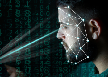 ¿Te obligan a fichar con tu cara o tu huella? Tu empresa podría estar cometiendo una ilegalidad