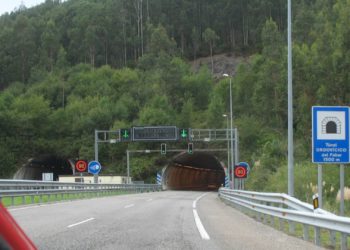 Un choque entre dos turismos se salda con cuatro heridos en el túnel de Fabar, en Ribadesella