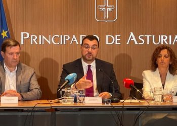 Barbón pone voz a la «profunda conmoción» que ha suscitado el presunto crimen ocurrido en Laviana