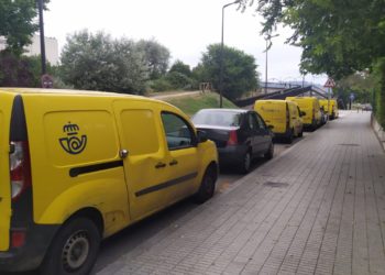 Correos fagocita los aparcamientos de Puerto de Vegarada… Y desata el malestar vecinal en el Polígono