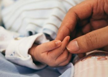 Entra en vigor en Asturias la ampliación de permisos por nacimiento y cuidado de hijo